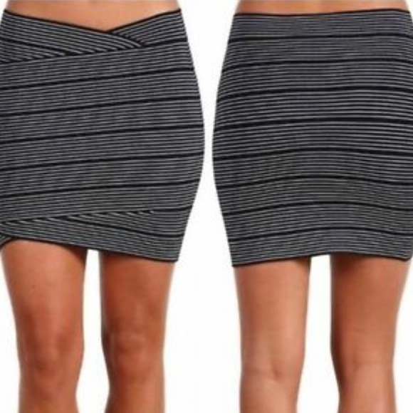 BCBGMaxAzria Dresses & Skirts - BCBGMAXAZRIA Black White Striped Bodycon Tulip Skirt Mini EUC